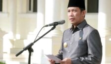 dr. H. Mhd Ferry Kusnadi dilantik menjadi Staf Ahli Gubernur Jambi Bidang Kemasyarakatan dan SDM. FOTO : LT