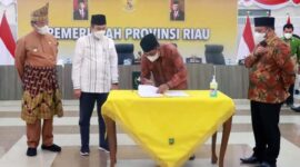 Audiensi dan Sikronisasi Usulan Pembangunan bersama pembangunan infrastruktur perbatasan Kabupaten Indragiri Hilir Provinsi Riau, Kabupaten Tanjab Barat - Tanjab Timur Provinsi Jambi di Rumah Jabatan Gubernur Riau, Jum'at (11/2/22). FOTO : PROKOPIM
