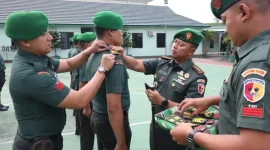Dandim 0419/Tanjab Letkol Arm Dwi Sutaryo, S.E., M.Han saat Pimpin Upacara Korps Raport Kenaikan Pangkat. FOTO : PENDIM