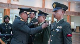 Komandan Korem 042/Gapu Brigjen TNI Supriono pimpin Acara Laporan Korps Perwira dan Pelantikan Kenaikan Pangkat Bintara/Tamtama Periode 1 Oktober 2022 di Balai Prajurit Makorem 042/Gapu, Sabtu (1/10/22). FOTO : PENREM