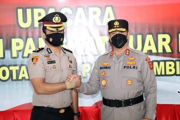Kompol Johan Christy Silaen dan Kapolda Jambi Irjen Pol A. Rachmad Wibowo. FOTO : Humas Polda Jambi