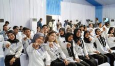 PENGAKUAN KOMPETENSI: Suasana antusiasme para alumni Magang Nasional. Kemnaker resmi membuka pendaftaran sertifikasi kompetensi gratis melalui platform MagangHub pada 8–19 Juni 2026 sebagai langkah nyata memperkuat daya saing tenaga kerja muda Indonesia. (FOTO : Dok. Biro Humas Kemnaker)