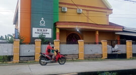 Gereja HKBP Kuala Tungkak Distrik XXV Jambi, Berlakukan Ibadah Natal Dua Shift. FOTO : BAS