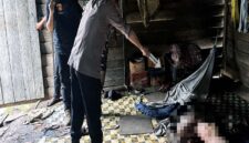 Anggota Polsek Betara dan Satreskrim Polres Tanjab Barat melakukan olah TKP di sebuah pondok kebun, Dusun Harapan, Desa Bunga Tanjung, Kec. Betara, Jumat (29/5/2026). Olah TKP ini dilakukan setelah adanya laporan penemuan jasad pria lansia berinisial AK (70) yang ditemukan tewas dengan sejumlah luka sayatan pada pukul 13.10 WIB. (Foto: Istimewa/Dok. Kepolisian)