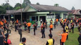 Sat Brimob Polda Jambi Menggelar Olahraga Bersama Koramil 415-13 dan Polsek Mestong. FOTO : Dhea