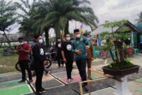 Ketua DPRD Muaro Jambi Yuli Setya Bakhti secara resmi membuka pameran bonsai di SMP Negeri 6 Sengeti, Kabupaten Muaro Jambi, Senin (20/12/21).