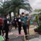 Ketua DPRD Muaro Jambi Yuli Setya Bakhti secara resmi membuka pameran bonsai di SMP Negeri 6 Sengeti, Kabupaten Muaro Jambi, Senin (20/12/21).