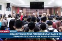 SIDANG PUTUSAN: Suasana di ruang sidang Pengadilan Negeri (PN) Batam saat Majelis Hakim membacakan vonis terhadap terdakwa Fandi Ramadhan (ABK Kapal MT Sea Dragon Tarawa), Kamis (5/3/2026). Fandi yang sebelumnya dituntut hukuman mati, akhirnya dijatuhi vonis 5 tahun penjara atas kasus penyelundupan sabu seberat hampir 2 ton. [FOTO : Tangkapan Layar Live Tribun Batam]