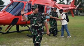 Pangdam II/Sriwijaya Mayjen TNI Hilman Hadi didampingi Danrem 042/Gapu Brigjen TNI Supriono, Patroli Udara Daerah Rawan Karhutla wilayah Kab. Muara Jambi dan Kab. Tanjab Timur, Rabu (17/5/23). FOTO : Penrem