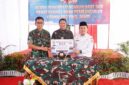 TINJAU LOKASI: Pangdam XX/TIB Mayjen TNI Arief Gajah Mada bersama Gubernur Jambi Dr. Al Haris mendengarkan paparan mengenai denah lokasi rencana lahan pembangunan Kodam baru di Desa Pondok Meja, Muaro Jambi, Jumat (22/5/2026). Peninjauan ini dilakukan usai prosesi penandatanganan BAST hibah lahan dari Pemprov Jambi kepada TNI AD. (Foto: Penrem 042/Gapu)
