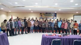 Jamal Darmawan, Sie bersama Plt PMD H. Mulyadi dan staf serta peserta kegiatan. FOTO : Ist