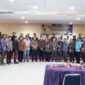 Jamal Darmawan, Sie bersama Plt PMD H. Mulyadi dan staf serta peserta kegiatan. FOTO : Ist