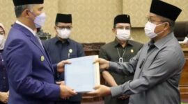 Delapan Fraksi DPRD Kota Jambi Sampaikan Pemandangan Umum Secara Tertulis Terhadap 5 Raperda