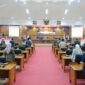 Paripurna Ke-III, DPRD Dengarkan Tanggapan Bupati atas Pandangan Fraksi Terhadap Ranperda APBD Tanjabbar TA 2024. FOTO : HMS