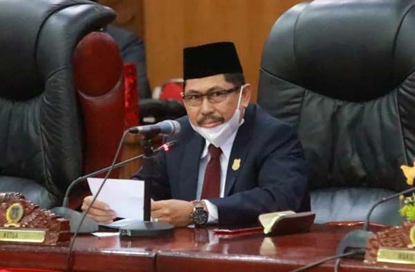 Ketua DPRD Tanjab Barat H. Abdullah Memimpin Rapat Paripurna Mendengarkan Pidato Presiden Republik Indonesia dalam rangka HUT Kemerdekaan RI ke-76 Tahun 2021. FOTO : PROKOPIM