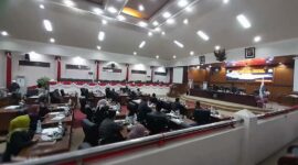 Rapat Paripurna DPRD Kabupaten Tanjab Barat dengan Agenda Pengesahan Pajak Daerah dan Retribusi Daerah pada Rabu (27/9/23). FOTO : Metrojambi