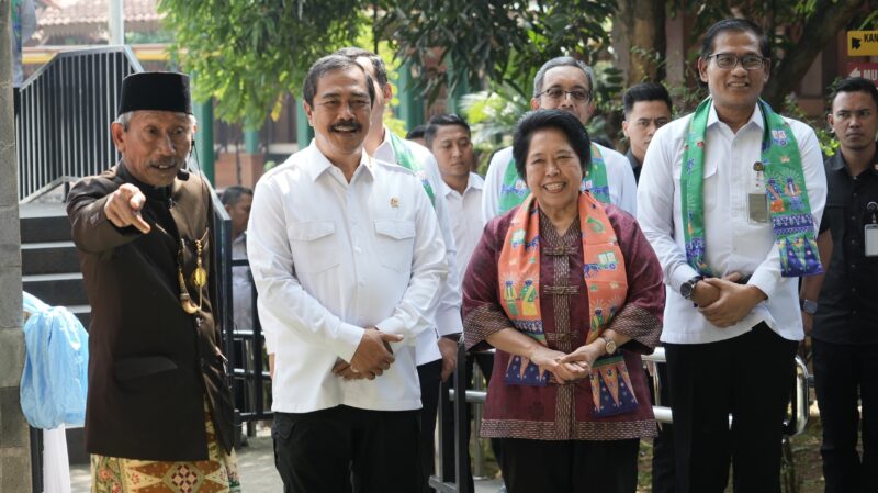 Ribuan Klien BAPAS Serentak Lakukan Aksi Sosial, Wujud Kesiapan Implementasi Pidana Alternatif. FOTO : HMS