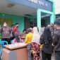 Antrian Warga Dapatkan Paket Belanja Paket Sembako Pasar Murah di Kecamatan Jambi Timur, Kamis (14/4/22). FOTO : Noval