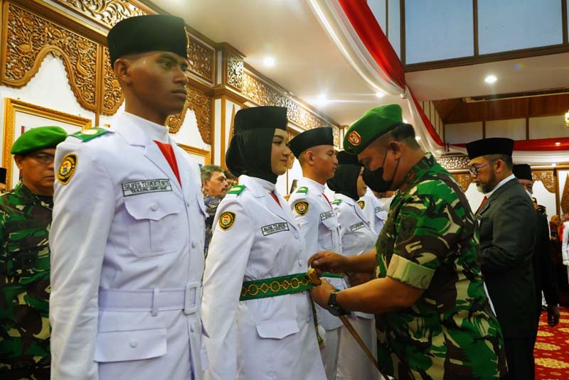 Danrem 042/Gapu Brigjen TNI Supriono Saat Hadiri Pengukuhan Paskibraka Tingkat Provinsi Jambi. FOTO : PENREM