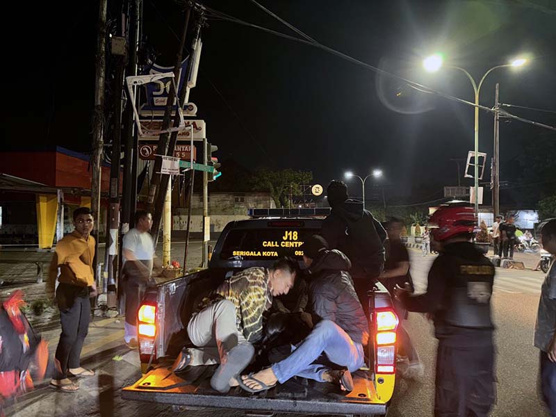 Kapolresta Jambi Kombes Pol. Boy Sutan Binanga Siregar  Pimpin Patroli Rutin Hingga Dini hari, Kapolresta Jambi: Antisipasi Terjadinya Premanisme, Tawuran Hhingga Berandalan Bermotor. FOTO : HMS