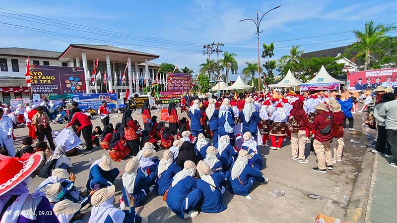 Persiapan Pelepasan Peserta Pawai HUT RI Ke-79 di Alun-Alun Kota Kuala Tungkal, Minggu Pagi (18/8/2024). FOTO LT