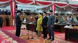 Ketua DPRD Provinsi Jambi, Edi Purwanto Saat Pimpin Pengucapan sumpah/janji anggota DPRD Provinsi Jambi penganti antar waktu (PAW) sisa masa jabatan 2019-2024. FOTO : Ist
