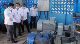 Bupati H. Anwar Sadat bersama Direktur PDAM Ustayadi Berlian tininjau Pergantian Kapasitas Pompa PDAM Parit Pudin dan PDAM Tirta Pengabuan (IPA Bram Itam di Parit Panting 2, Rabu (25/08/21). FOTO : PROKOPIM
