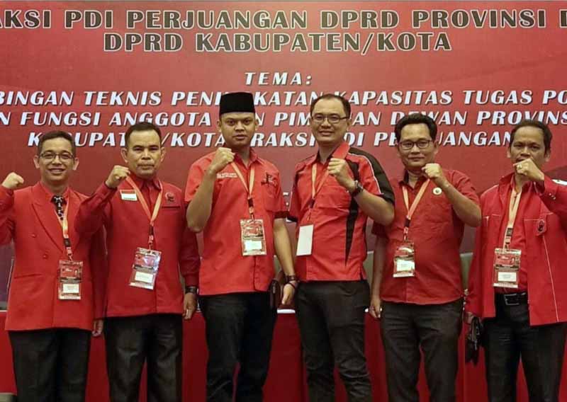 Ketua DPRD Muaro Jambi Yuli Setia Bakti (pakai Peci) Ikuti Bimtek Bersama Ribuan Legislator PDI-P di Jakarata