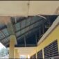 Plafon SDN 06/V Lubuk Kambing Tampapk Rusak. FOTO : Ary/LT