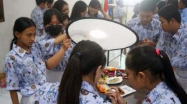 “About” Dolly In – Dolly Out : Menarik Minat Siswa SMK Mataram. FOTO : HUMAS