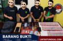 RINGKUS PENGEDAR: Empat Orang jaringan narkoba wilayah Betara saat diamankan di Mapolres Tanjab Barat beserta barang bukti sabu, ganja, dan uang tunai jutaan rupiah. (FOTO: Dok. Humas Polres Tanjab Barat)