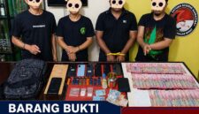 RINGKUS PENGEDAR: Empat Orang jaringan narkoba wilayah Betara saat diamankan di Mapolres Tanjab Barat beserta barang bukti sabu, ganja, dan uang tunai jutaan rupiah. (FOTO: Dok. Humas Polres Tanjab Barat)