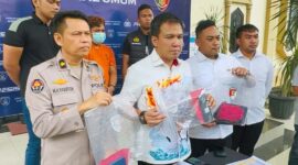 Dirreskrimum Polda Jambi Kombes Pol Dr. Manang Soebeti mengungkap kronologi kejadian serta penindakan tegas terhadap pelaku pada Pres Rilis, Senin (21/4/2025). FOTO : VIRYZHA