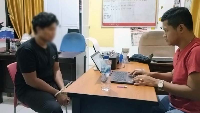 Pelaku Berinisial MF (19) Saat Menjalani Pemeriksaan di Satreskrim Polres Tebo. FOTO : humas Res