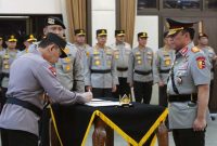 Kapolri Jenderal Listyo Sigit Prabowo melantik Komjen Dedi Prasetyo sebagai Wakapolri di Rupattama Mabes Polri, Jakarta Selatan, Sabtu (16/8/2025). (FOTO : Dok. Itwasum Polri/detikcom)