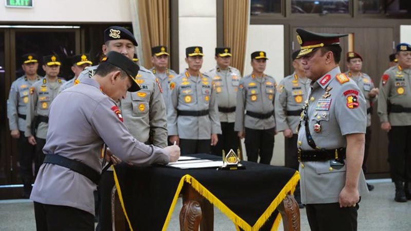 Kapolri Jenderal Listyo Sigit Prabowo melantik Komjen Dedi Prasetyo sebagai Wakapolri di Rupattama Mabes Polri, Jakarta Selatan, Sabtu (16/8/2025). (FOTO : Dok. Itwasum Polri/detikcom)