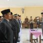 Sekda H. Agus Sanusi Saat Memimpin Upacara Prosesi Pelantikan di Kantor BKPSDM Jalan Manunggal I., Senin (11/8/23). FOTO : LT