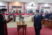 Pelantikan H. Abdullah Sebagai Ketua DPRD Tanjab Barat sisa masa jabatan 2019-2024 Dipimpin oleh Ketua Pengadilan Negeri Kuala Tungkal Andi Hendrawan, SH, MH. FOTO : Istimewa