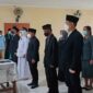 Kepala BKPSDM Tanjab Barat H. R. Gatot Suwarso, SH, MM atas nama Bupati Tanjab Barat Memimpin Pelantikan, Jumat (1/4/22). FOTO : LT