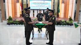 Kepala Kejaksaan Tinggi Jambi Elan Suherlan Melantik 3 Pejabat Eselon III di Wilayah Hukum Kejati Jambi, Senin (3/4/23). FOTO : Hms