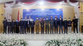 Pelantikan Pengurus Persatuan Wartawan Indonesia (PWI) dan Ikatan Keluarga Wartawan Indonesia (IKWI) Tanjab Barat Periode 2022-2025 di Gedung Balai Pertemuan, Senin (24/1/22). FOTO : MC Grup