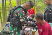 TNI AD Berikan Pelayanan Kesehatan Gratis Di Perbatasan. FOTO : Ist