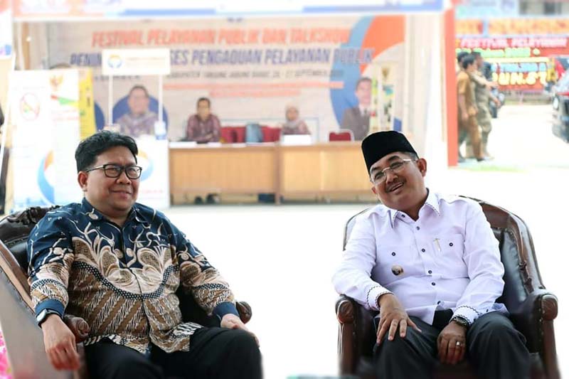 Bupati H. Anwar Sadat dan Anggota Ombudsman Republik Indonesia Dadan Suparjo Suharmawijaya pada Acara Pembukaan Festival Pelayanan Publik Tahun 2023. FOTO : Ist