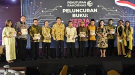 Partai Golkar meluncurkan buku Kerja Untuk Indonesia Airlangga Hartarto sekaligus menutup acara Rakornas Media dan Penggalangan Opini (MPO) Partai Golkar tahun 2021. /Dok. Partai Golkar/Ant