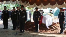 Dirjenpas Reynhard Silitonga Saat Pimpin Upacara Pemakaman (alm) Handoyo Sudradjat di TPU Menteng Pulo, Jakarta Selatan, Kamis (28/9/23). [FOTO : Humas dan Protokol Ditjenpas ]
