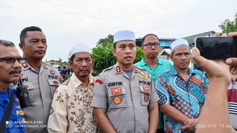 FOTO : Kapolres Tanjab Barat AKBP Guntur Saputro, SIK, MH Saat Pres Rilis di Pemakaman Keramat, Jumat (17/01/20)