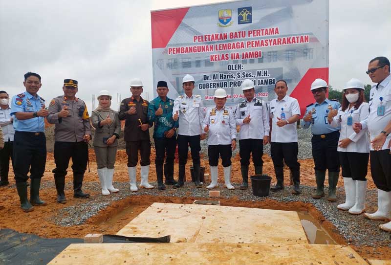 Gubernur Jambi Dr. H. Al Haris Lakukan Letakan Batu Pertama Pembangunan Lapas Kelas IIA Jambi di Muaro Jambi. FOTO : Ist