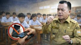 DEMI FOKUS BELAJAR: Gubernur Jambi Al Haris tengah menyiapkan edaran resmi pembatasan HP di sekolah. Kebijakan ini mewajibkan sinergi antara pihak sekolah dan orang tua untuk memastikan siswa tetap konsentrasi pada pelajaran tanpa gangguan gadget. (FOTO : Dok. Istimewa/LT)
