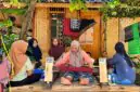 Sejumlah perempuan penenun yang tergabung dalam kelompok Mina Tenun di Desa Sukarara, Lombok Tengah, Nusa Tenggara Barat, tengah memproduksi kain tenun tradisional. Melalui program CSR inovatif dari PT Pertamina Patra Niaga. (FOTO : Dok. Pertamina)