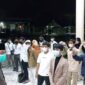 Bupati Tanjab Barat H. Anwar Sadat dan Kapolres Tanjab Barat AKBP Guntur Saputro Memberikan Arahan Kepada Para Siswa dan Panitia di Mapolres Tanjab Barat. FOTO : ResTanajabbar